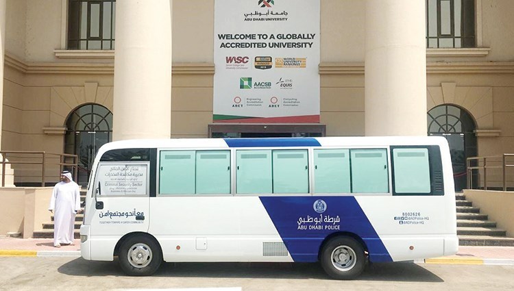  Bader bus skuur Abu Dhabi bewustheid van dwelm gevare te verhoog (bron) 